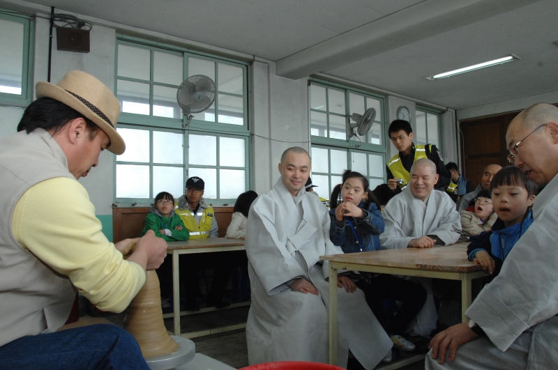 2010.04.14_승가원 장애아동 도자체험 (110)